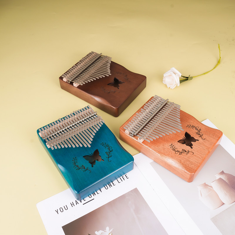 A Musical Instrument With Keys - آلة كاليمبا احترافية بـ 17 مفتاحًا،